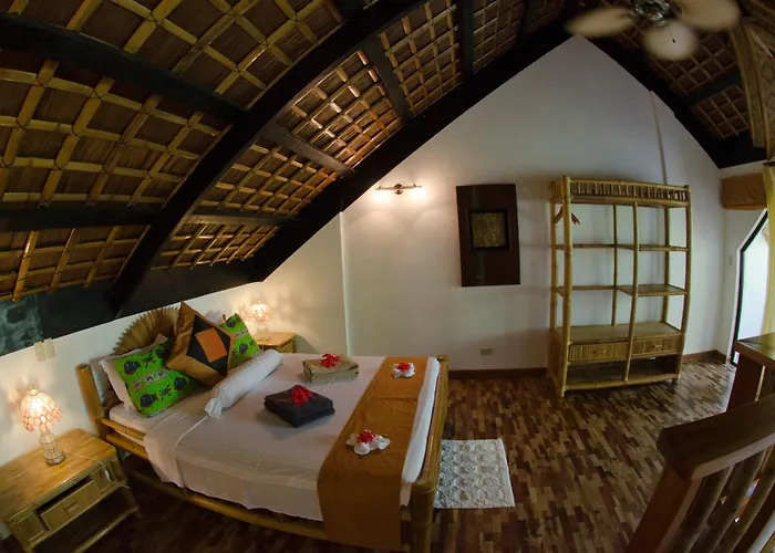 Dolphin House Resort