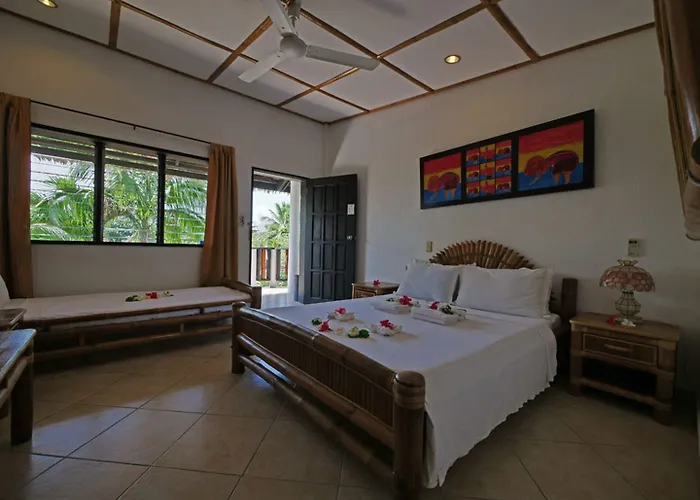 Dolphin House Moalboal