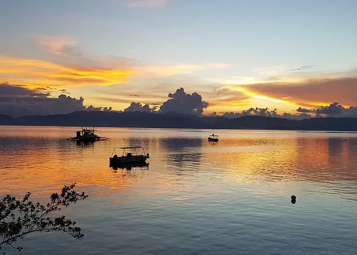 Dolphin House Moalboal