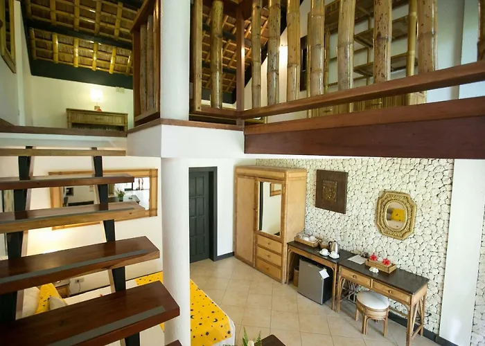 Dolphin House Moalboal