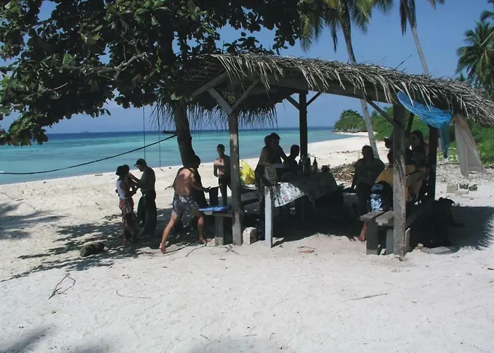 Dolphin House Moalboal